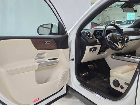 Certified 2022 Mercedes-Benz GLB 250 4MATIC image 19