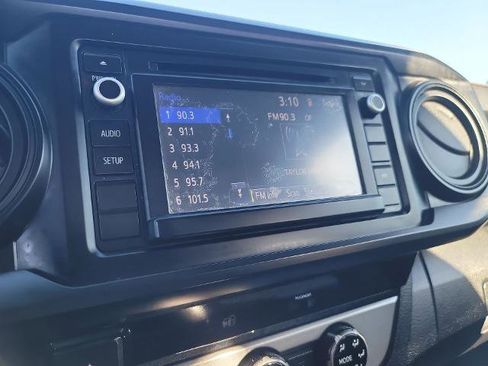 Used 2016 Toyota Tacoma SR image 13