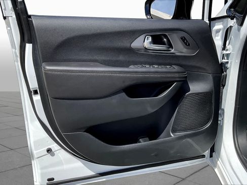 New 2026 Chrysler Pacifica Select w/ S Appearance Package FWD image 10
