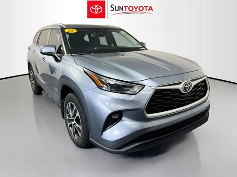 Used 2023 Toyota Highlander XLE FWD image 1