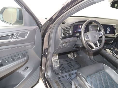 Used 2025 Volkswagen Atlas Cross Sport SEL Premium R-Line AWD/4WD image 46