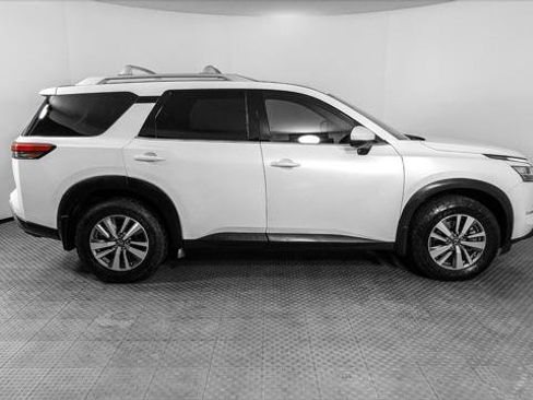 Used 2022 Nissan Pathfinder SL image 11