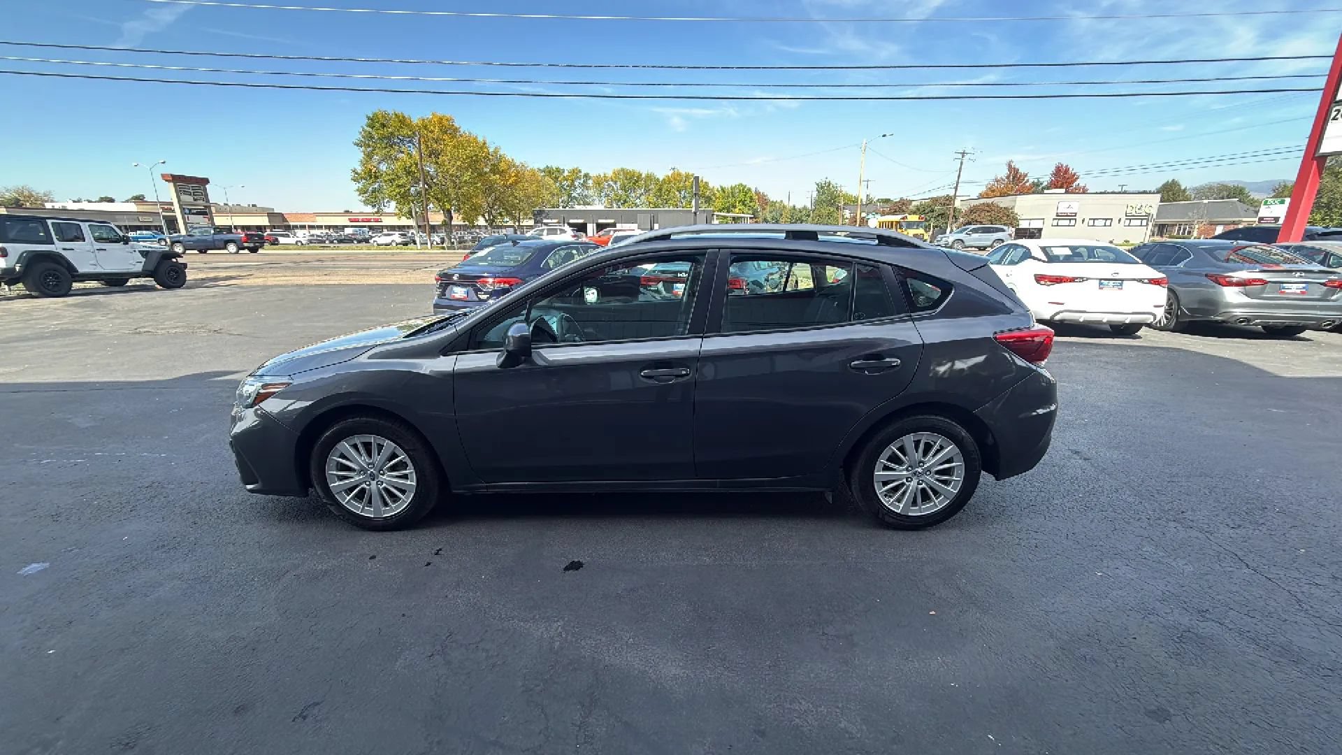 Used 2018 Subaru Impreza 2.0i Premium w/ Eyesight & BSD & Rcta AWD/4WD image 17