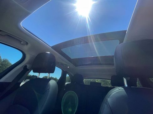 Used 2018 Jaguar F-PACE Premium image 32