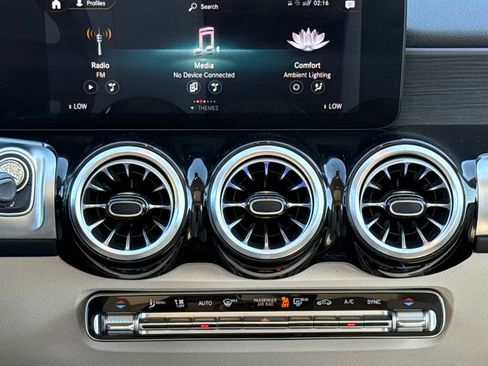 Used 2022 Mercedes-Benz GLB 250 GLB 250 image 12