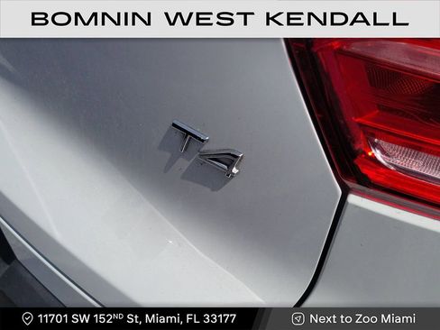 Used 2020 Volvo XC40 T4 Momentum w/ Protection Package Premier image 5