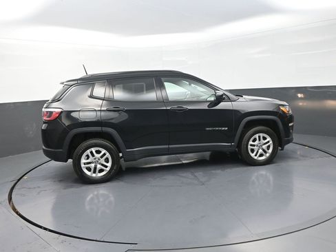 Used 2018 Jeep Compass Sport AWD/4WD image 11