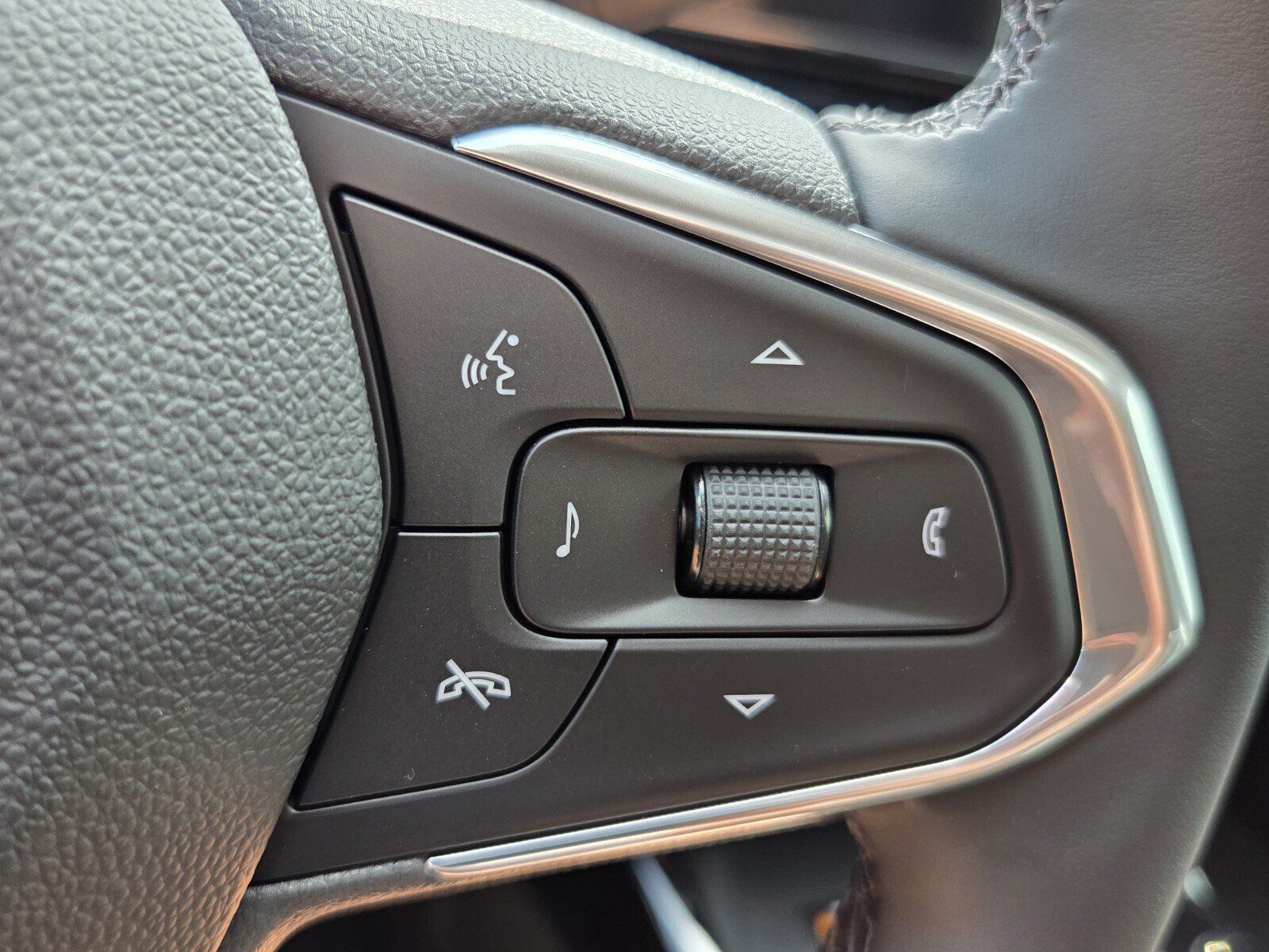 New 2026 Chevrolet Trax ACTIV w/ Sunroof Package FWD image 16