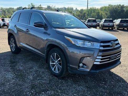 Used 2017 Toyota Highlander XLE AWD/4WD image 8