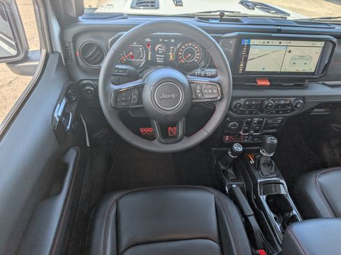 Used 2024 Jeep Wrangler Unlimited Rubicon w/ Technology Group AWD/4WD image 8