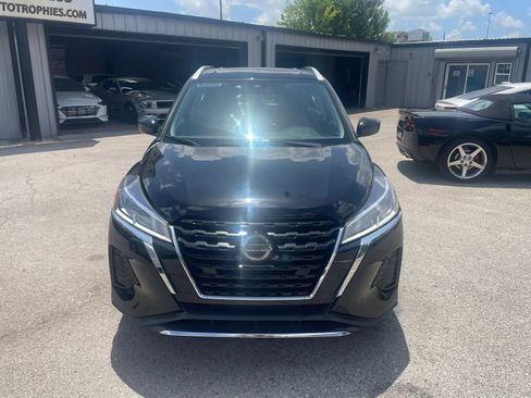 Used 2021 Nissan Kicks SV FWD image 2
