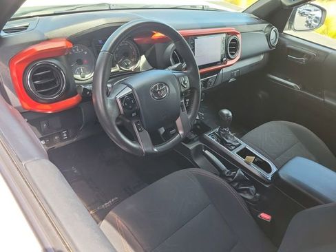 Used 2020 Toyota Tacoma TRD Sport AWD/4WD image 6
