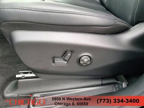 New 2025 Chrysler Pacifica Select AWD/4WD image 15