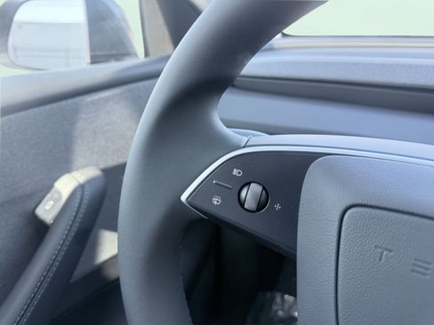 Used 2026 Tesla Model Y 2WD image 65