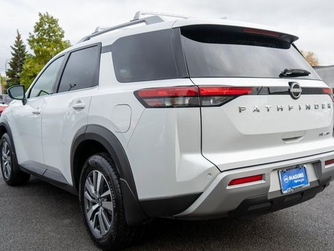Certified 2025 Nissan Pathfinder SL image 8