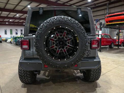 Used 2019 Jeep Wrangler Unlimited Sahara w/ Uconnect 4C Nav & Sound Group AWD/4WD image 27