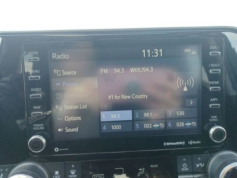 Used 2021 Toyota Highlander XLE image 12