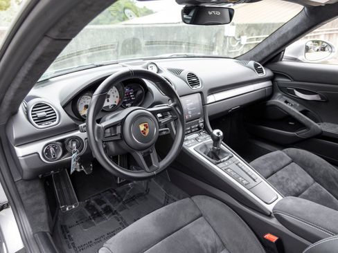 Used 2020 Porsche 718 Cayman GT4 RWD image 4