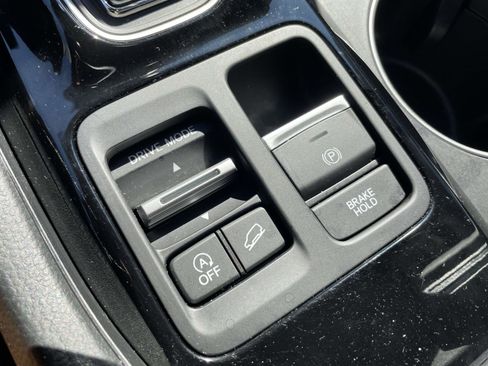 Certified 2025 Honda Pilot Black Edition image 24