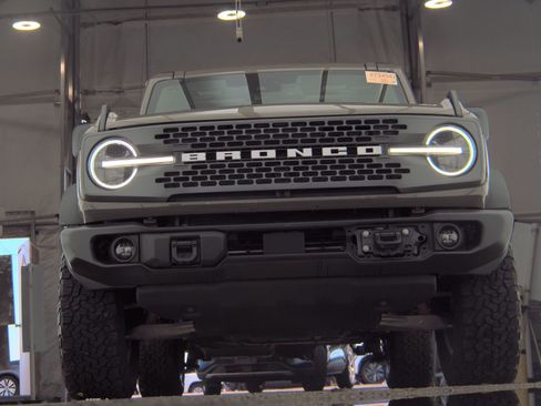 Used 2025 Ford Bronco Badlands image 4