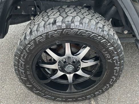 Used 2020 Jeep Gladiator Overland AWD/4WD image 11
