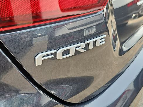 Used 2024 Kia Forte GT-Line w/ GT-Line Premium Package FWD image 5