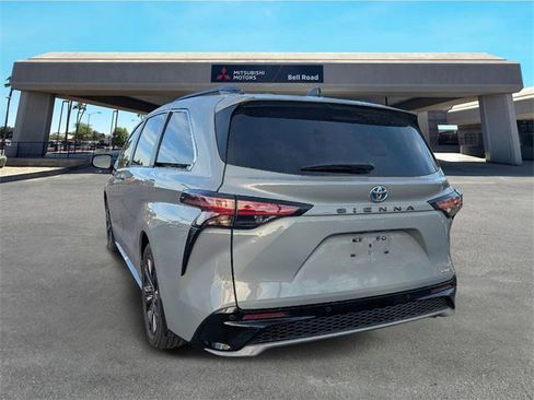 Used 2023 Toyota Sienna XSE image 6