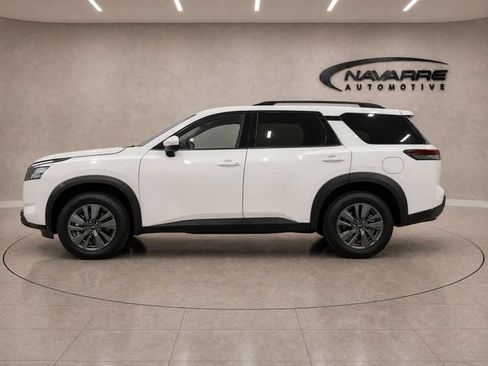 Used 2025 Nissan Pathfinder SV AWD/4WD image 5