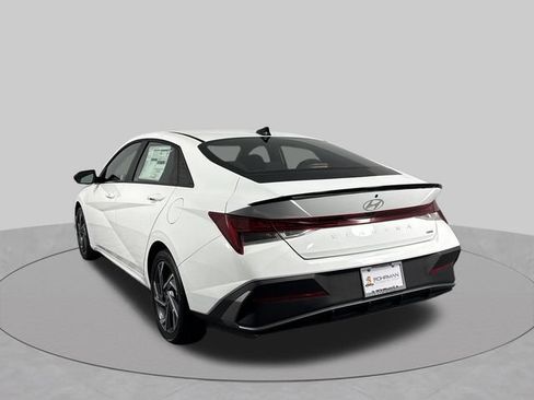 Used 2025 Hyundai Elantra SEL FWD image 41