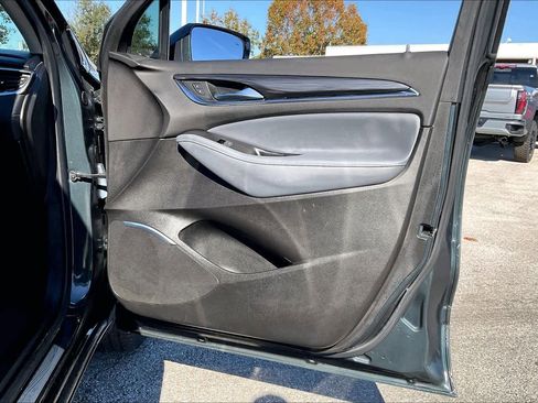 Used 2019 Buick Enclave Essence image 18