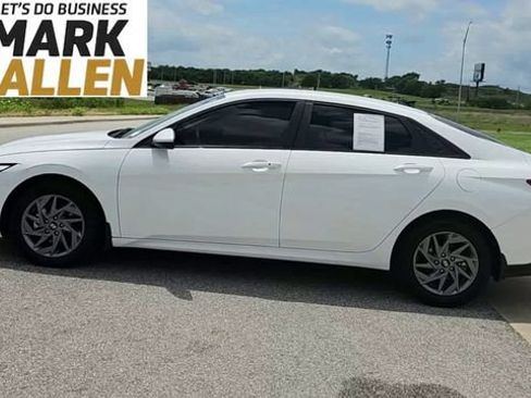 Used 2025 Hyundai Elantra Hybrid FWD image 5