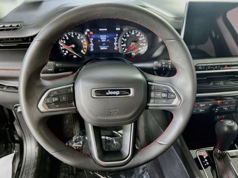 Used 2022 Jeep Compass Trailhawk AWD/4WD image 11