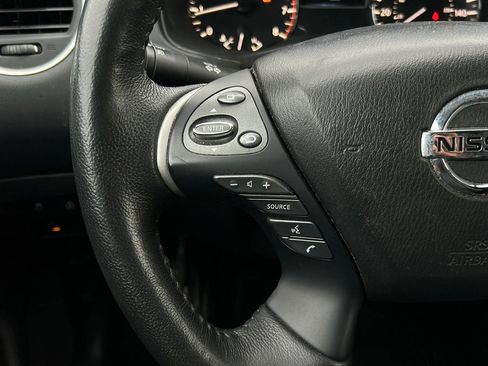 Used 2020 Nissan Pathfinder SL AWD/4WD image 17