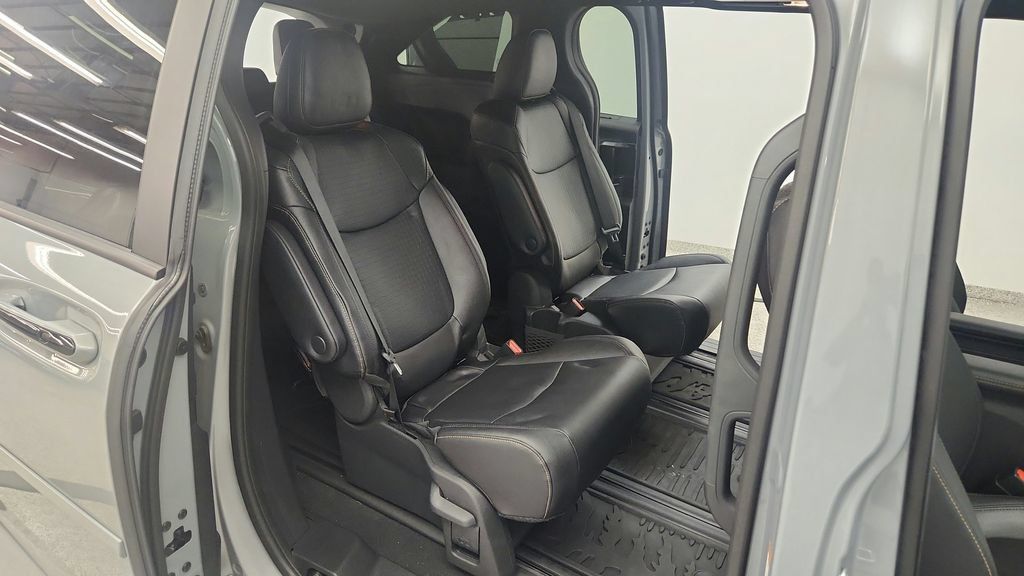 Used 2026 Toyota Sienna XLE Woodland Edition AWD/4WD image 47
