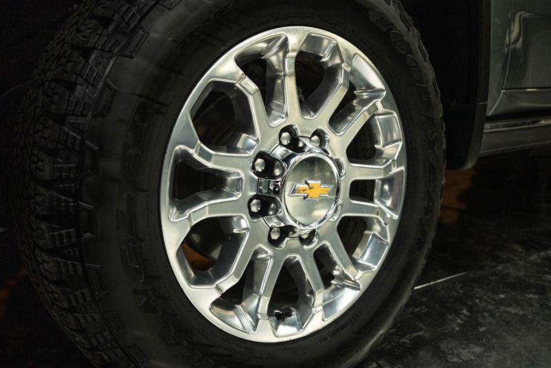 Used 2025 Chevrolet Silverado 2500 LTZ w/ LTZ Convenience Package AWD/4WD image 3
