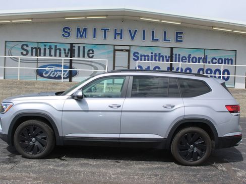 Used 2024 Volkswagen Atlas SE AWD/4WD image 3
