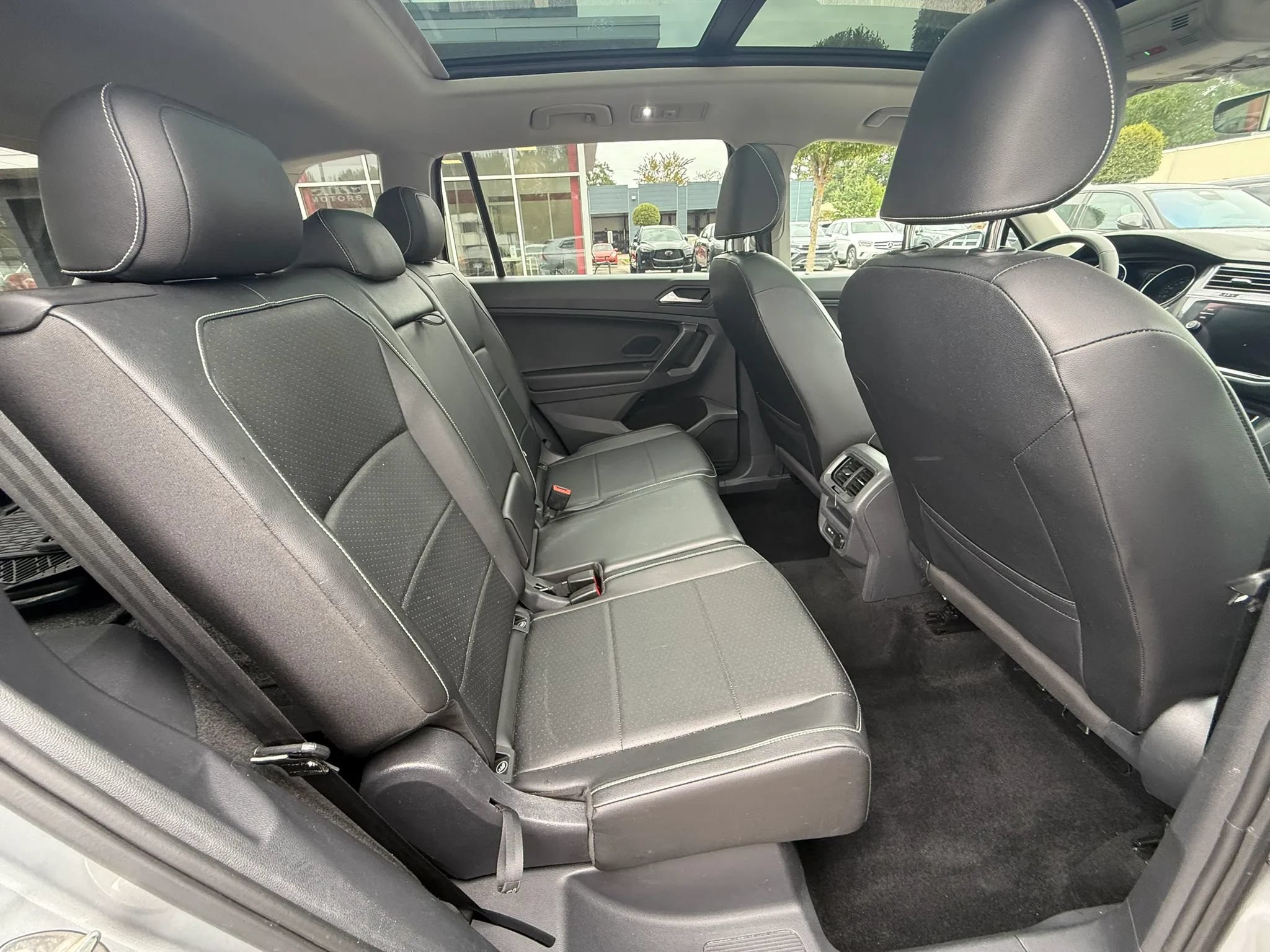 Used 2021 Volkswagen Tiguan SE w/ Panoramic Sunroof Package FWD image 22