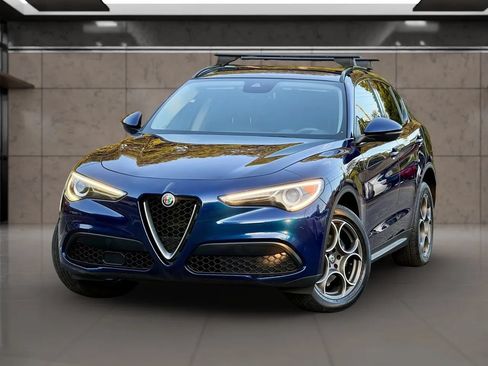 Used 2018 Alfa Romeo Stelvio Sport w/ Quick Order Package 22J Sport AWD/4WD image 4