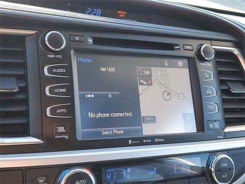 Used 2016 Toyota Highlander Limited image 19