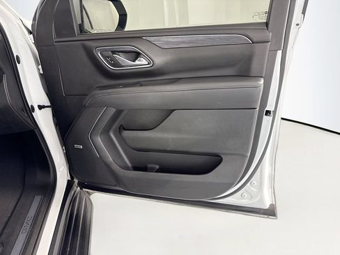 Used 2021 GMC Yukon SLT w/ Rear Media and Nav Package AWD/4WD image 26
