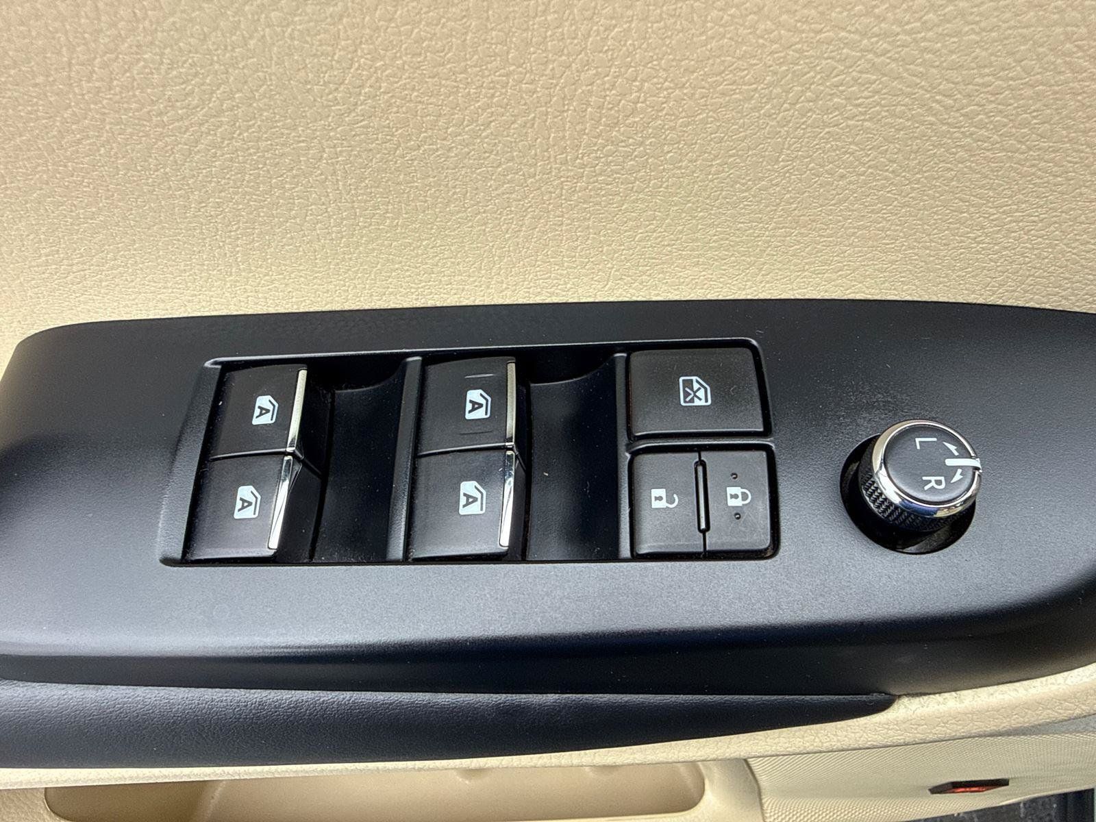 Used 2019 Toyota Highlander Limited Platinum AWD/4WD image 10