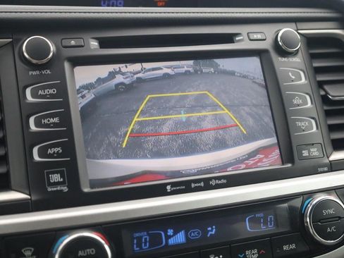 Used 2018 Toyota Highlander Limited AWD/4WD image 16