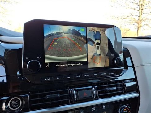 Certified 2024 Nissan Pathfinder SL image 16