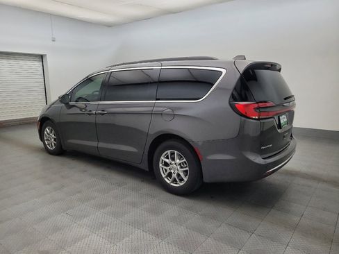 Used 2021 Chrysler Pacifica Touring FWD image 3