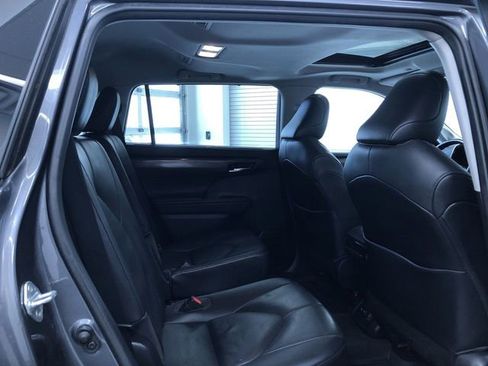 Used 2021 Toyota Highlander Limited image 20