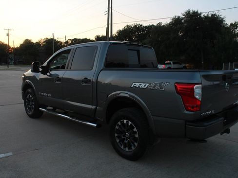 Used 2018 Nissan Titan PRO-4X w/ Pro-4x Convenience Package AWD/4WD image 11