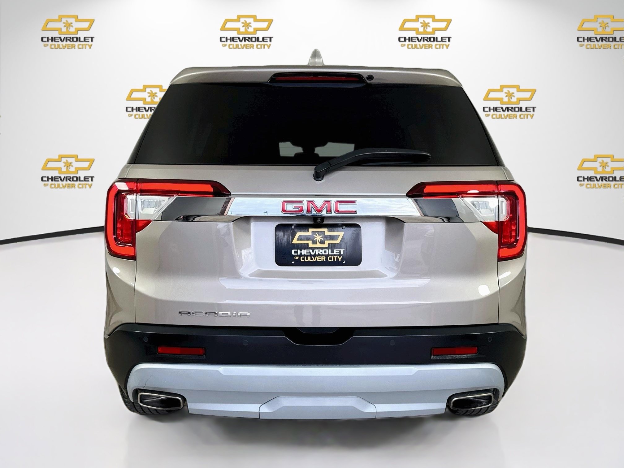 Used 2023 GMC Acadia SLE FWD image 7