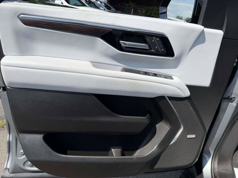 Certified 2026 Chevrolet Suburban Premier AWD/4WD image 17