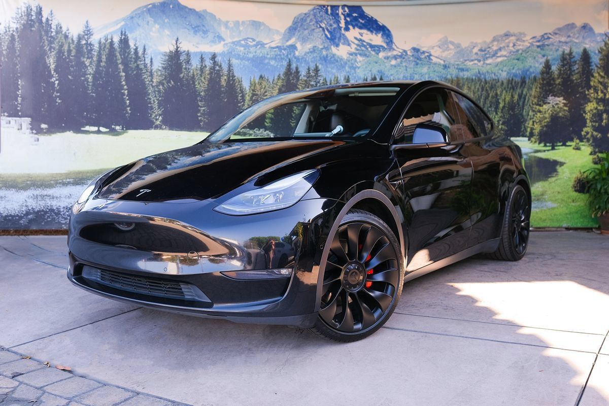 Used 2022 Tesla Model Y Performance AWD/4WD image 1
