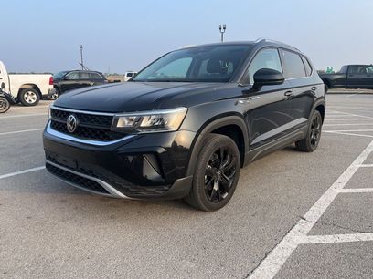Used 2023 Volkswagen Taos SE w/ Black Wheel Package